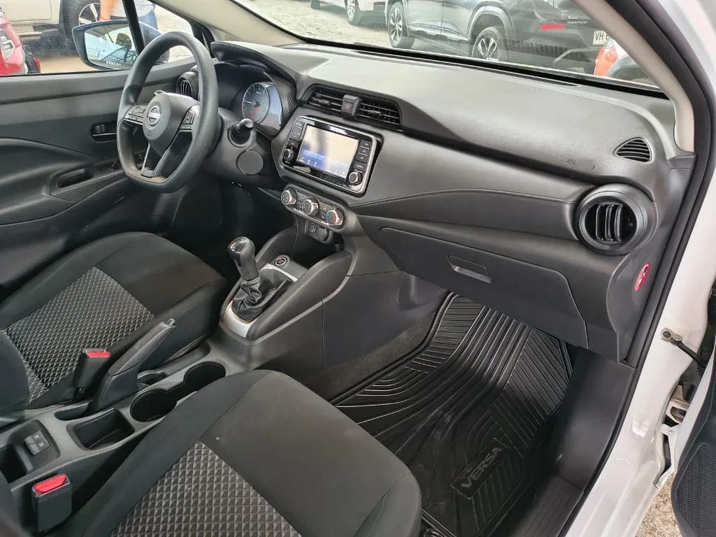 Nissan Versa 1.6 Sense 4x2 Mt 4p año 2025