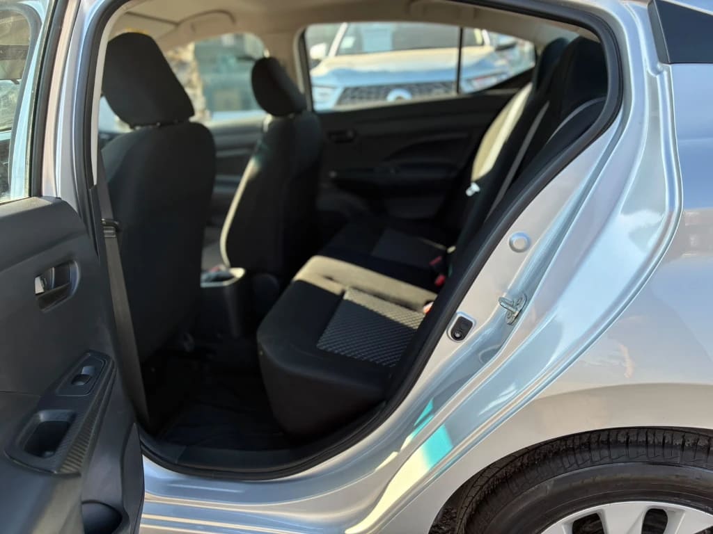 Nissan Versa 1.6 Sense 4x2 Mt 4p año 2025
