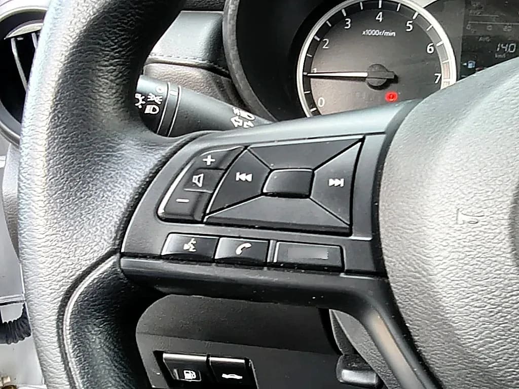Nissan Versa 1.6 Sense 4x2 Mt 4p año 2025