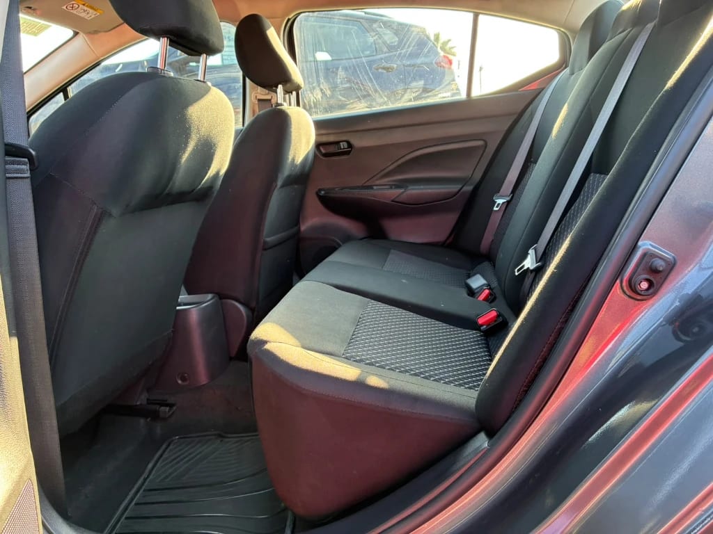 Nissan Versa 1.6 Sense 4x2 Mt 4p año 2025
