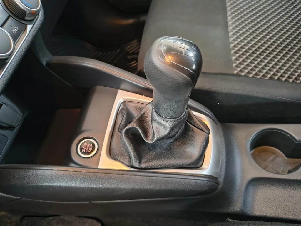 Nissan Versa 1.6 Sense 4x2 Mt 4p año 2025
