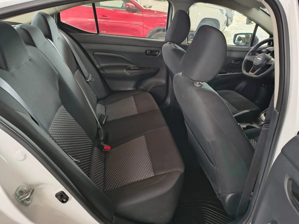 Nissan Versa 1.6 Sense 4x2 Mt 4p año 2025