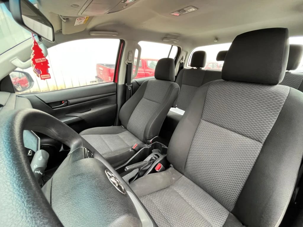 Toyota Hilux Dc 4x4 2.4 D Dx Mt año 2024