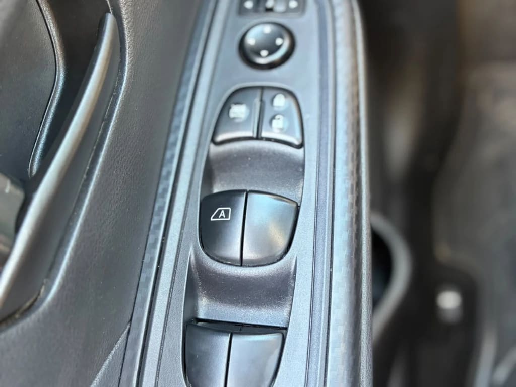 Nissan Versa 1.6 Sense 4x2 Mt 4p año 2025