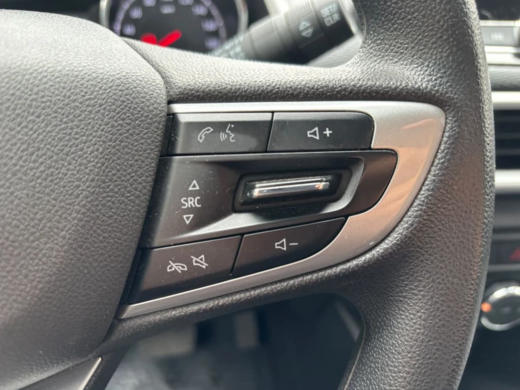 Chevrolet Tracker 1.2t Ltz R 4x2 At 5p año 2025