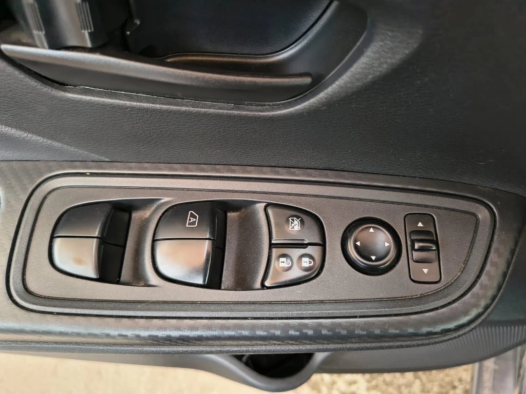 Nissan Versa 1.6 Sense 4x2 Mt 4p año 2025