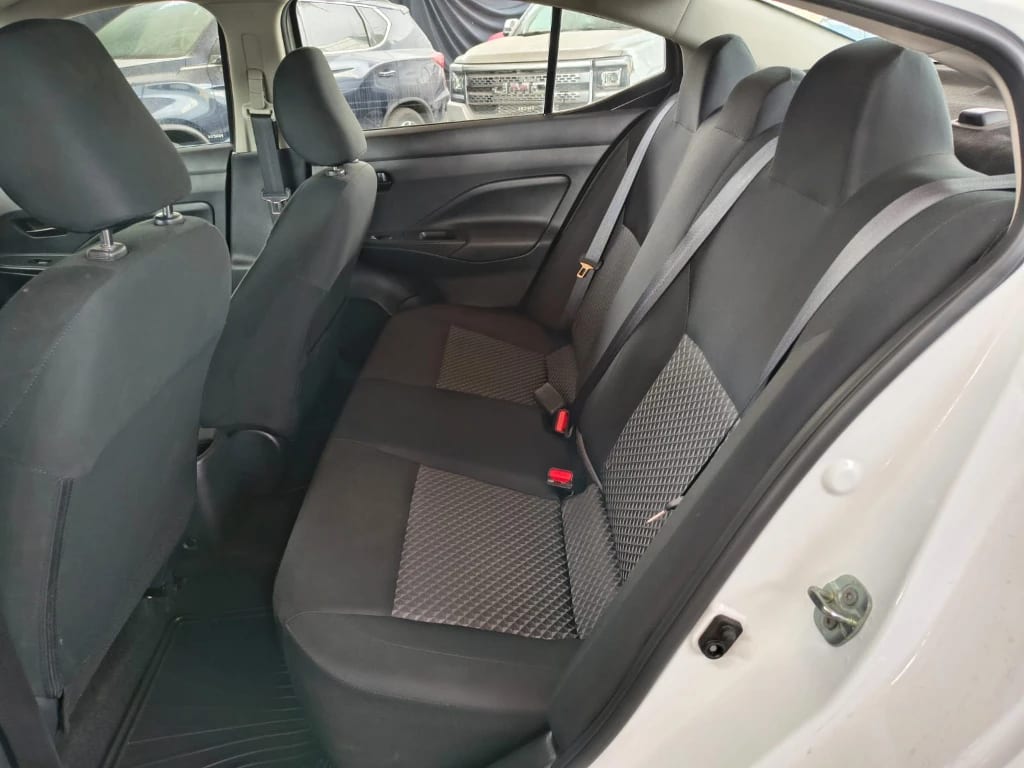 Nissan Versa 1.6 Sense 4x2 Mt 4p año 2025