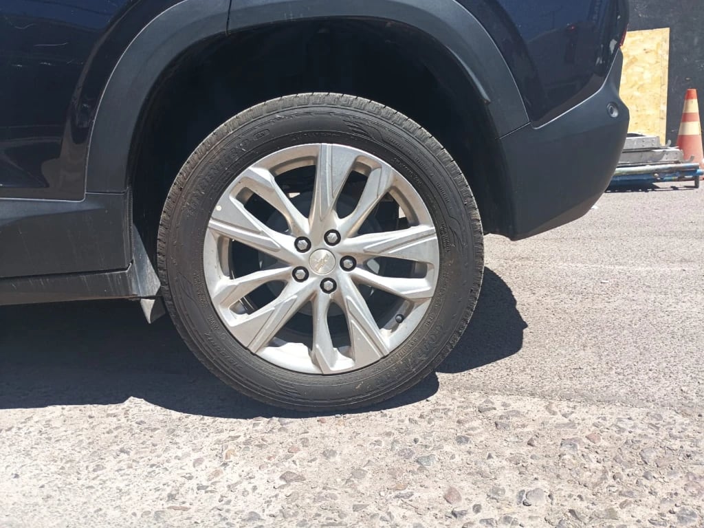 Chevrolet Tracker 1.2t Ltz R 4x2 At 5p año 2025