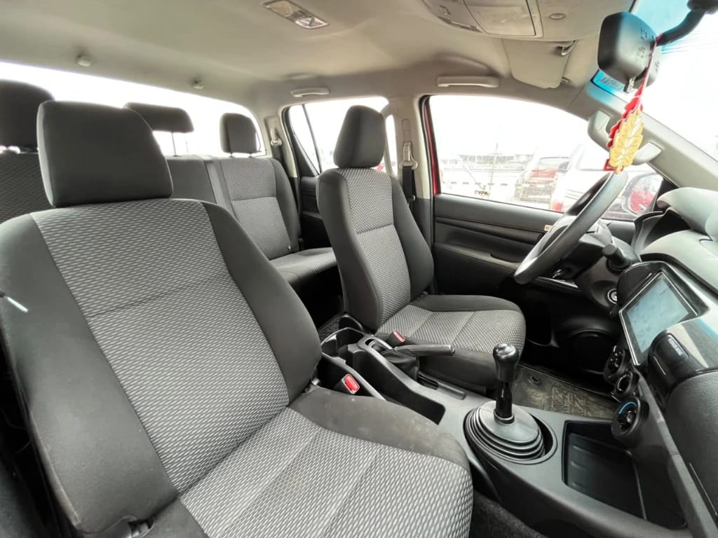 Toyota Hilux Dc 4x4 2.4 D Dx Mt año 2024