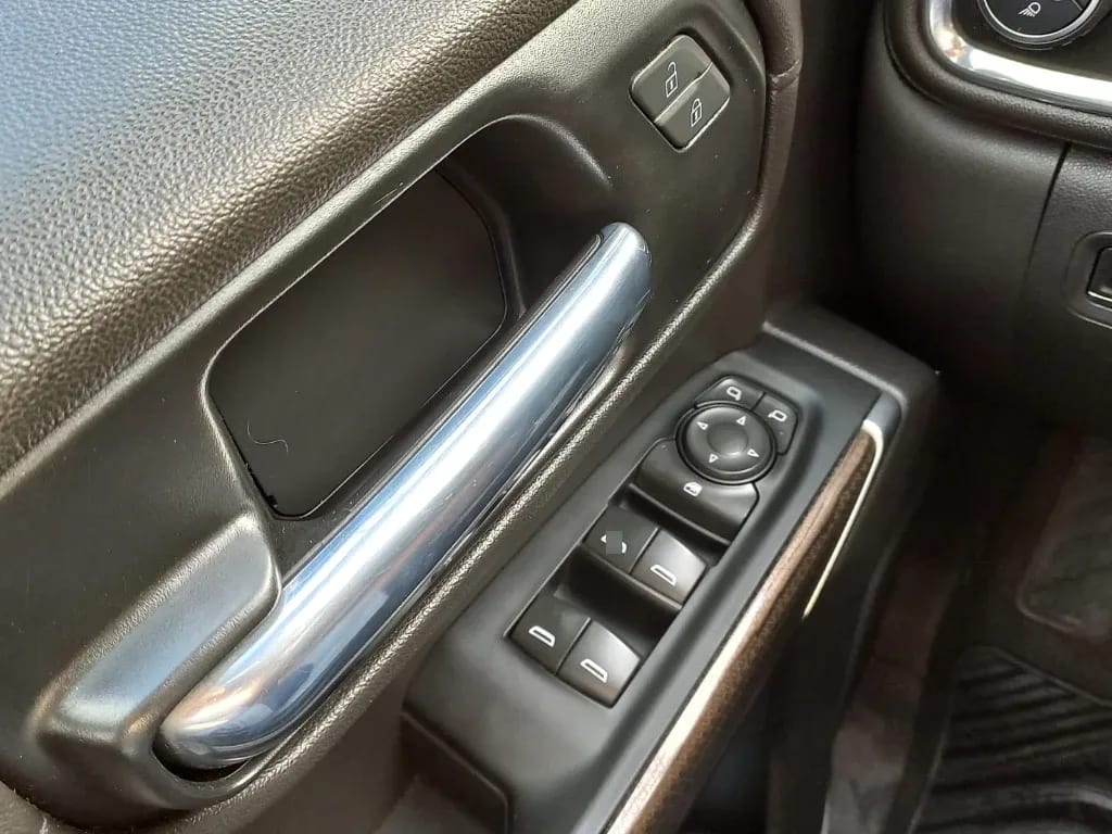 Chevrolet Silverado 5.3 Lt Trailboss Z71 4x4 At 4p año 2022
