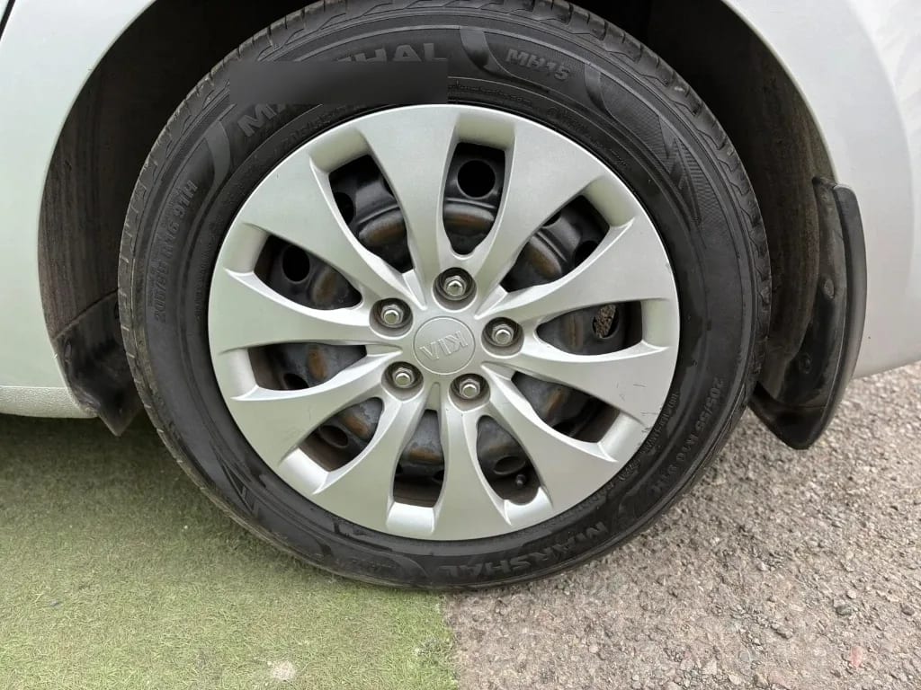 Kia Carens 2.0 Ex Dab Abs Ac Mt año 2015