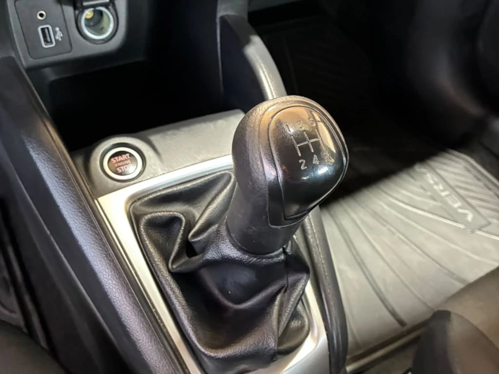 Nissan Versa 1.6 Sense 4x2 Mt 4p año 2025