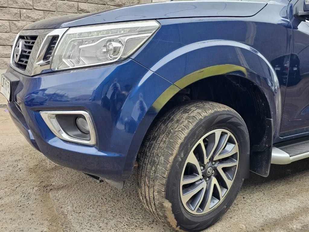 Nissan Np300 2.3 Le Diesel 4wd Dob.cab. At 4p año 2018