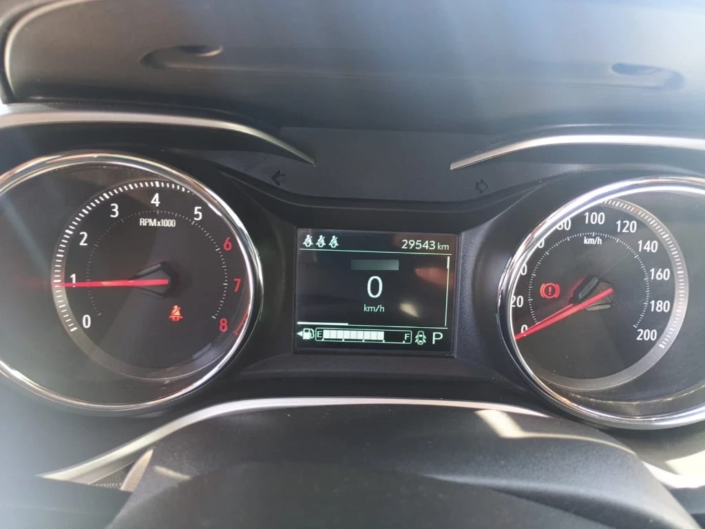 Chevrolet Tracker 1.2t Ltz R 4x2 At 5p año 2025