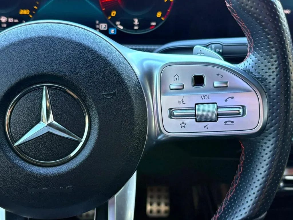 Mercedes-Benz A 200 1.3 Amg Line 4x2 Sedan At 4p año 2023