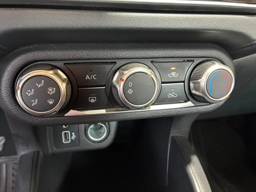 Nissan Versa 1.6 Sense 4x2 Mt 4p año 2025