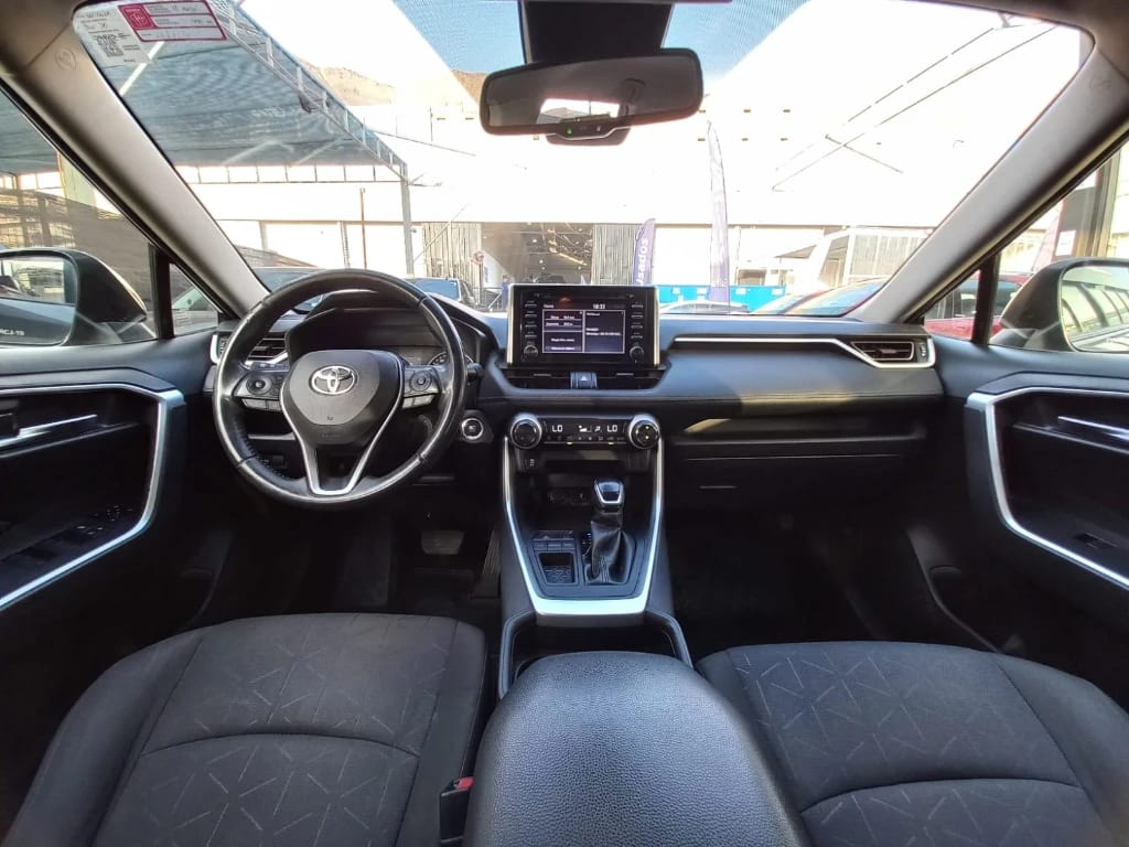 Toyota Rav4 2.0 Xle 4x2 Cvt At 5p año 2021