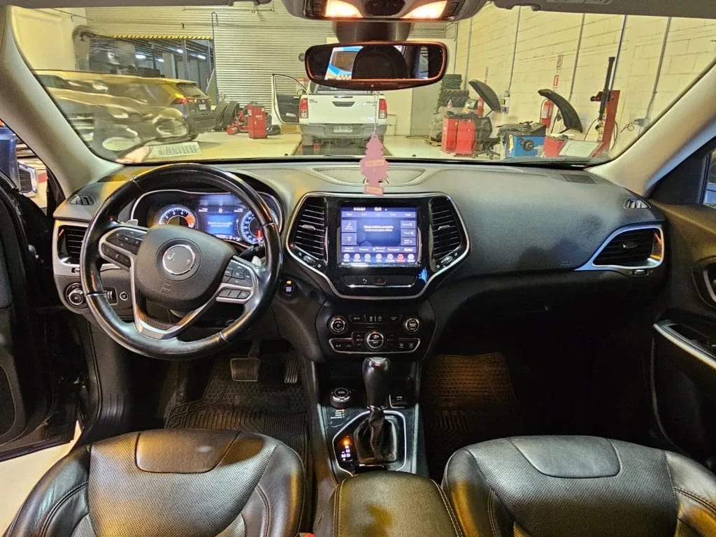 Jeep Cherokee 3.2 Limited 4x4 At 5p año 2019