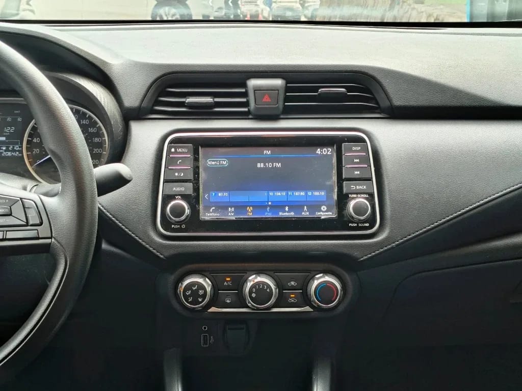Nissan Versa 1.6 Sense 4x2 Mt 4p año 2025