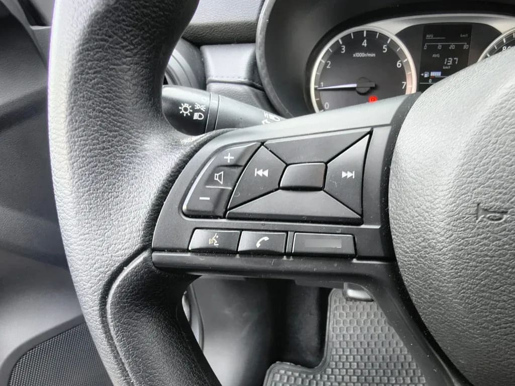 Nissan Versa 1.6 Sense 4x2 Mt 4p año 2025