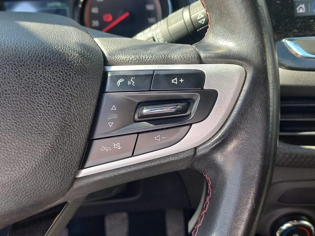 Chevrolet Onix 1.0t Rs Mt 5p año 2022