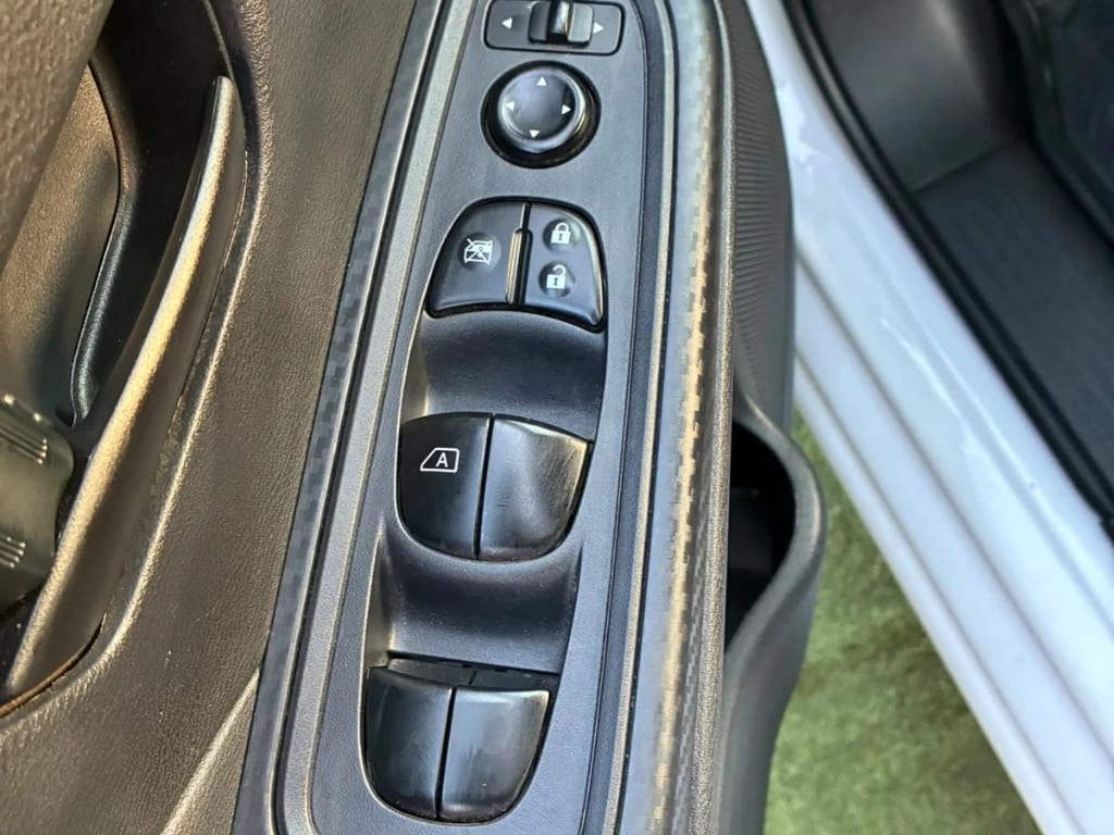 Nissan Versa 1.6 Sense 4x2 Mt 4p año 2025