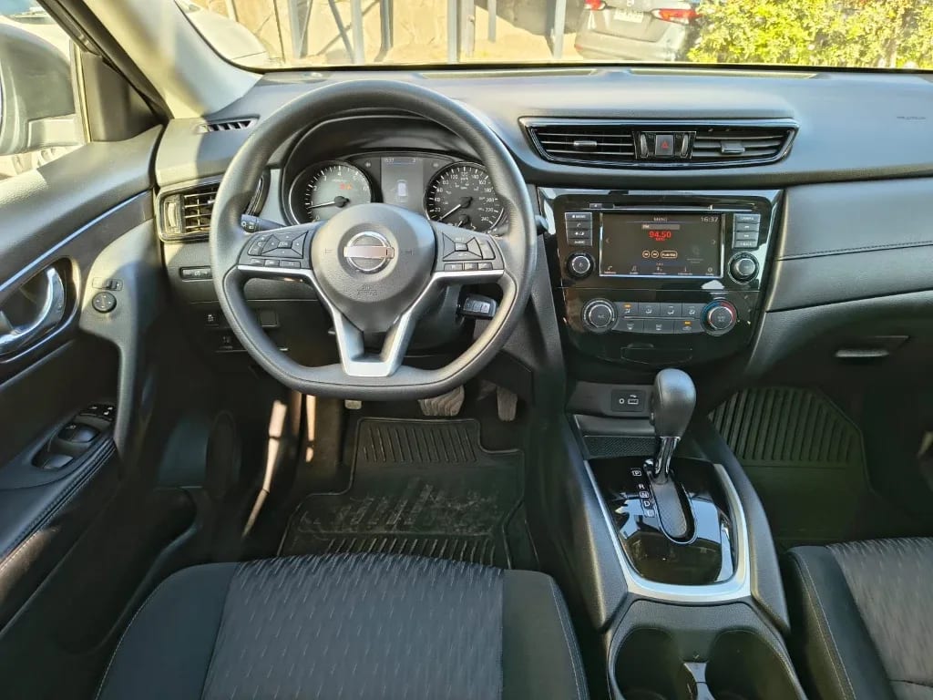 Nissan X-Trail 2.5 Sense 4x2 2row Cvt At 5p año 2023