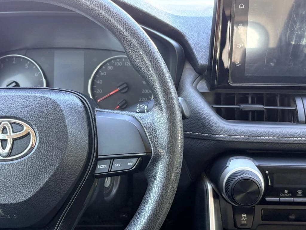 Toyota Rav4 2.0 Le 4x2 Cvt At 5p año 2023