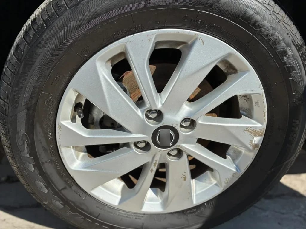 Nissan Versa 1.6 Sense 4x2 Mt 4p año 2025