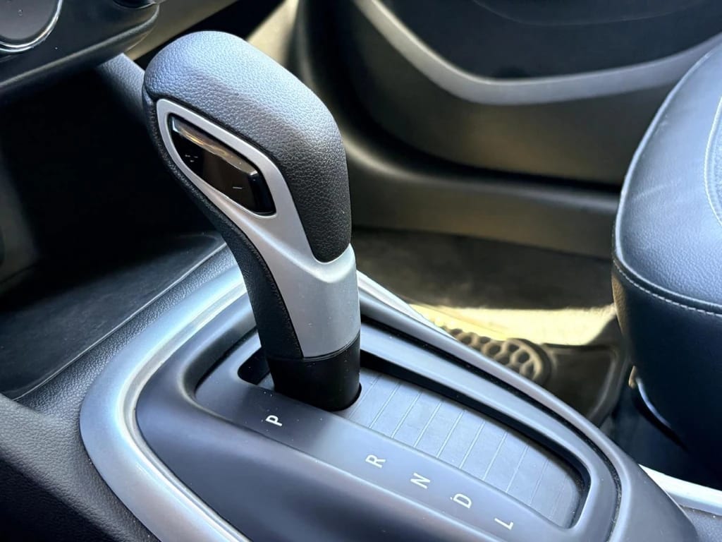 Chevrolet Tracker 1.2t Ltz R 4x2 At 5p año 2025