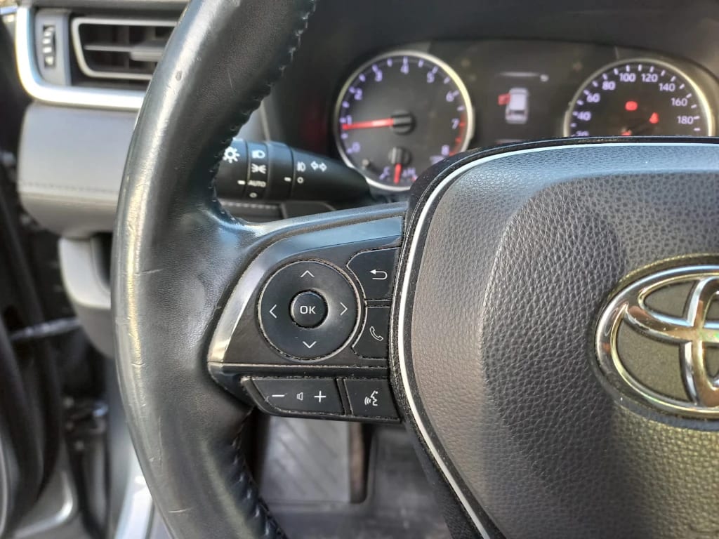 Toyota Rav4 2.0 Xle 4x2 Cvt At 5p año 2021