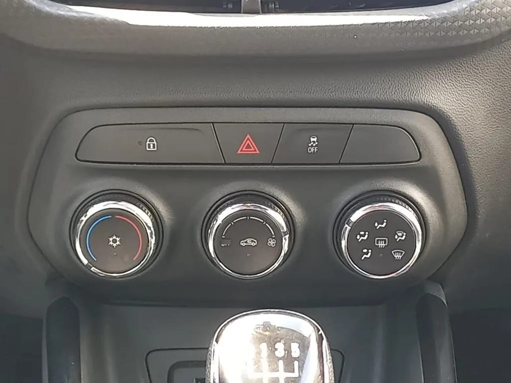 Chevrolet Onix 1.0t Rs Mt 5p año 2022