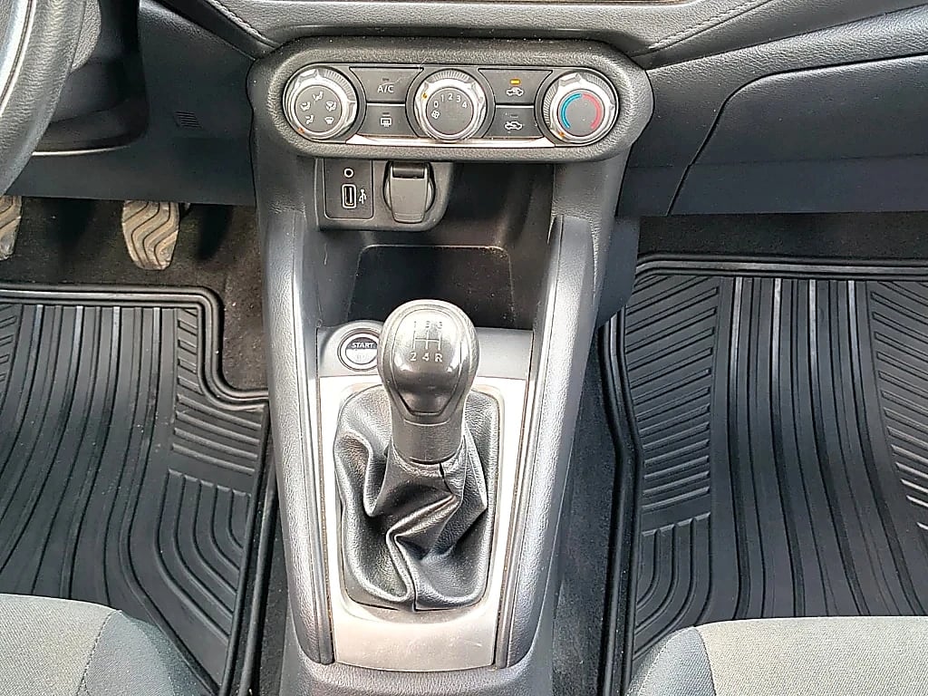 Nissan Versa 1.6 Sense 4x2 Mt 4p año 2025