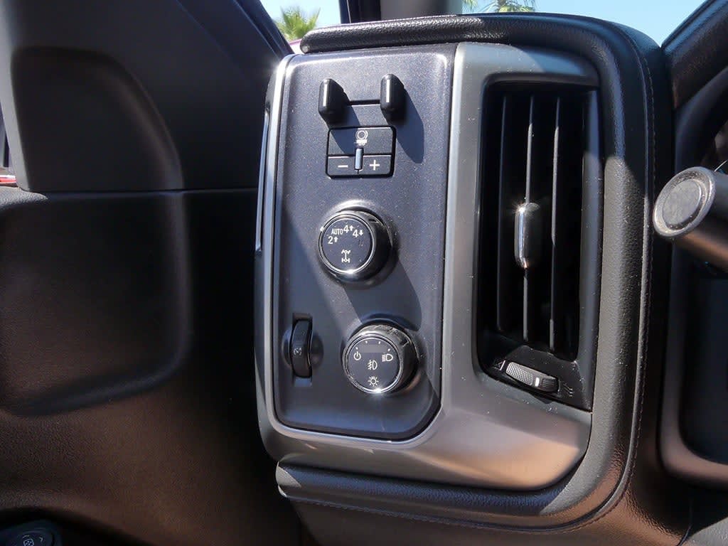 Chevrolet Silverado 5.3 Ltz 4wd Cc Dob Cab At 4p año 2019