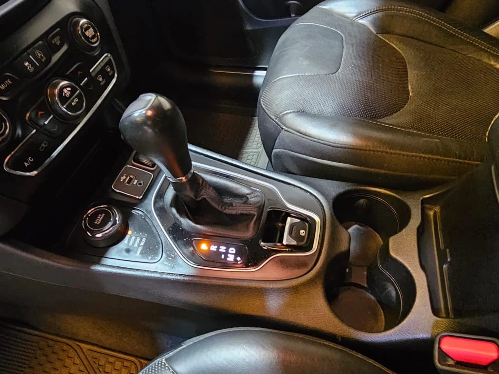 Jeep Cherokee 3.2 Limited 4x4 At 5p año 2019