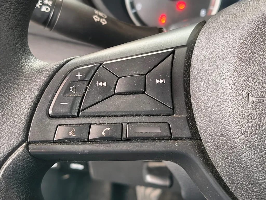 Nissan Versa 1.6 Sense 4x2 Mt 4p año 2025