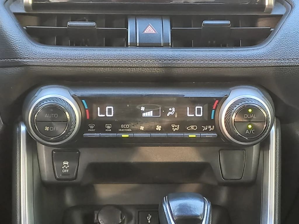 Toyota Rav4 2.0 Xle 4x2 Cvt At 5p año 2021