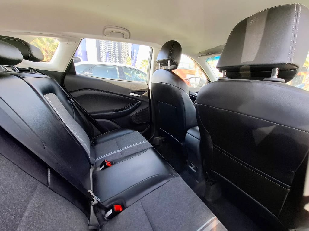 Chevrolet Tracker 1.2t Ltz R 4x2 At 5p año 2025