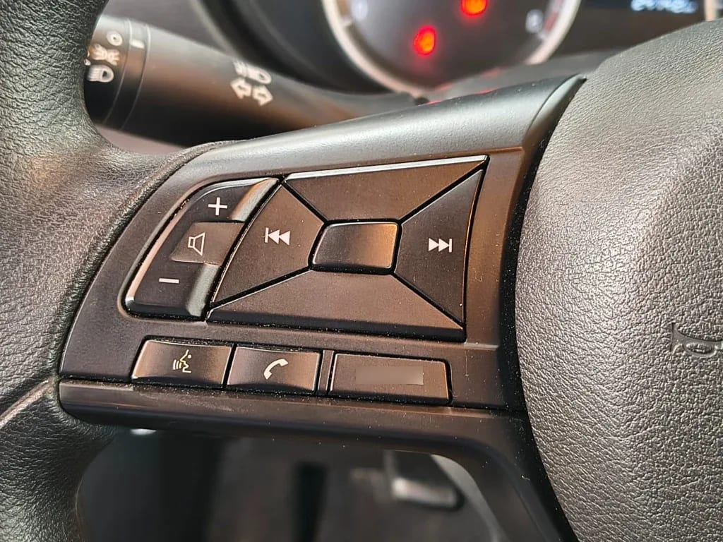 Nissan Versa 1.6 Sense 4x2 Mt 4p año 2025