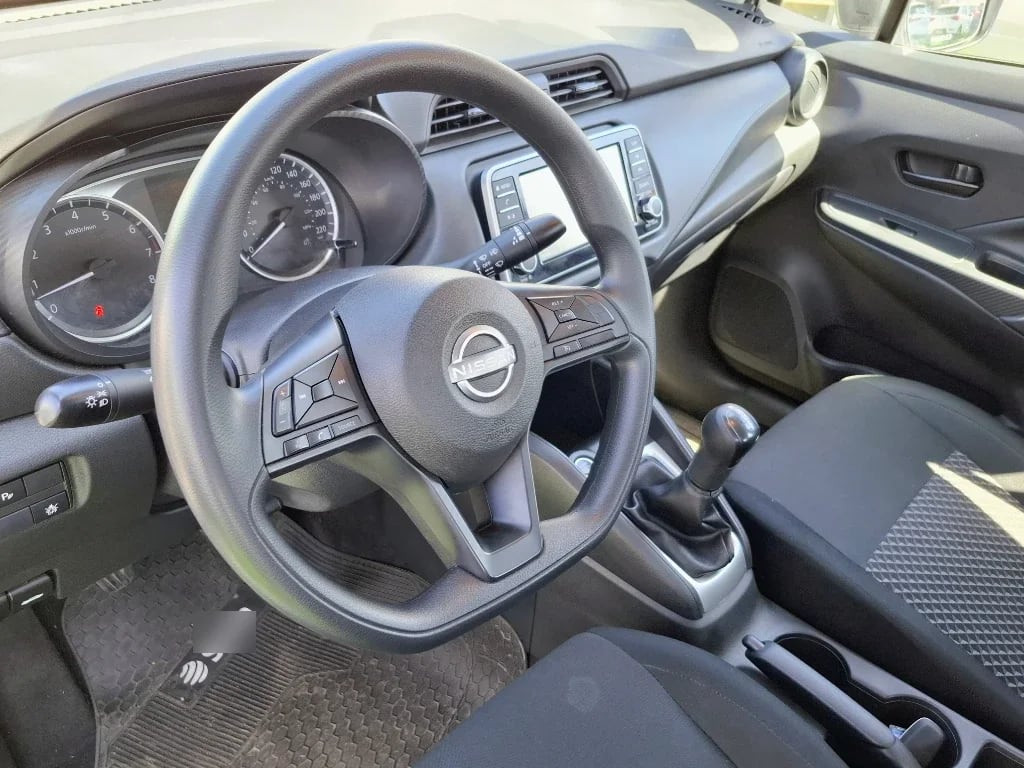 Nissan Versa 1.6 Sense 4x2 Mt 4p año 2025