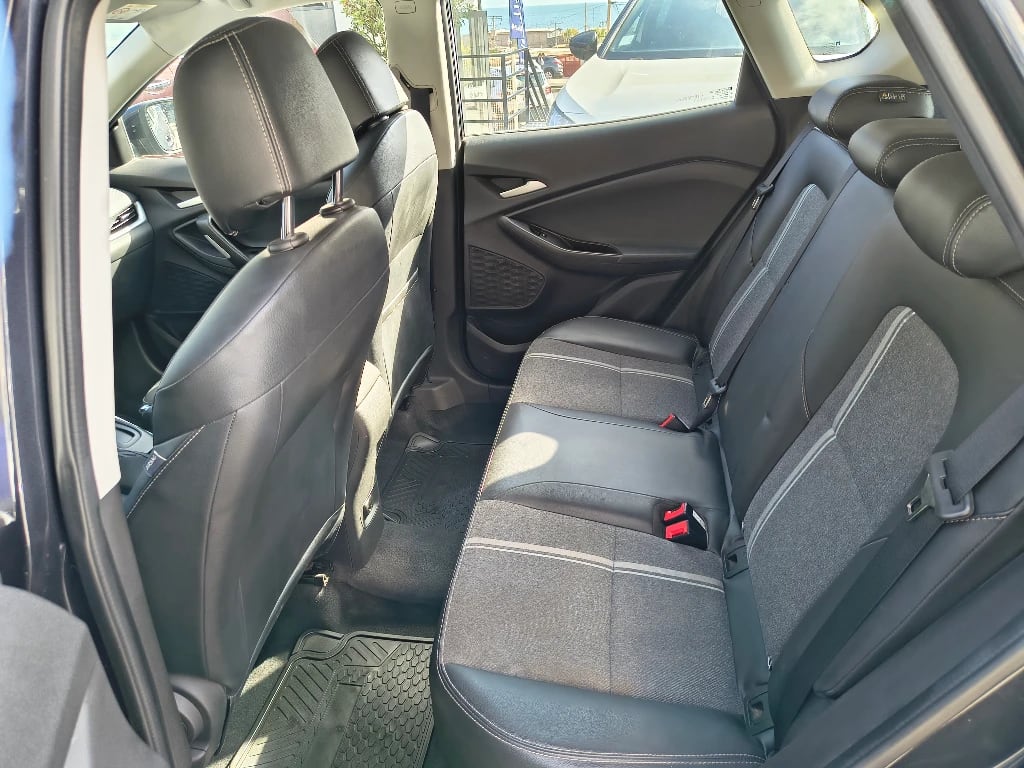 Chevrolet Tracker 1.2t Ltz R 4x2 At 5p año 2025