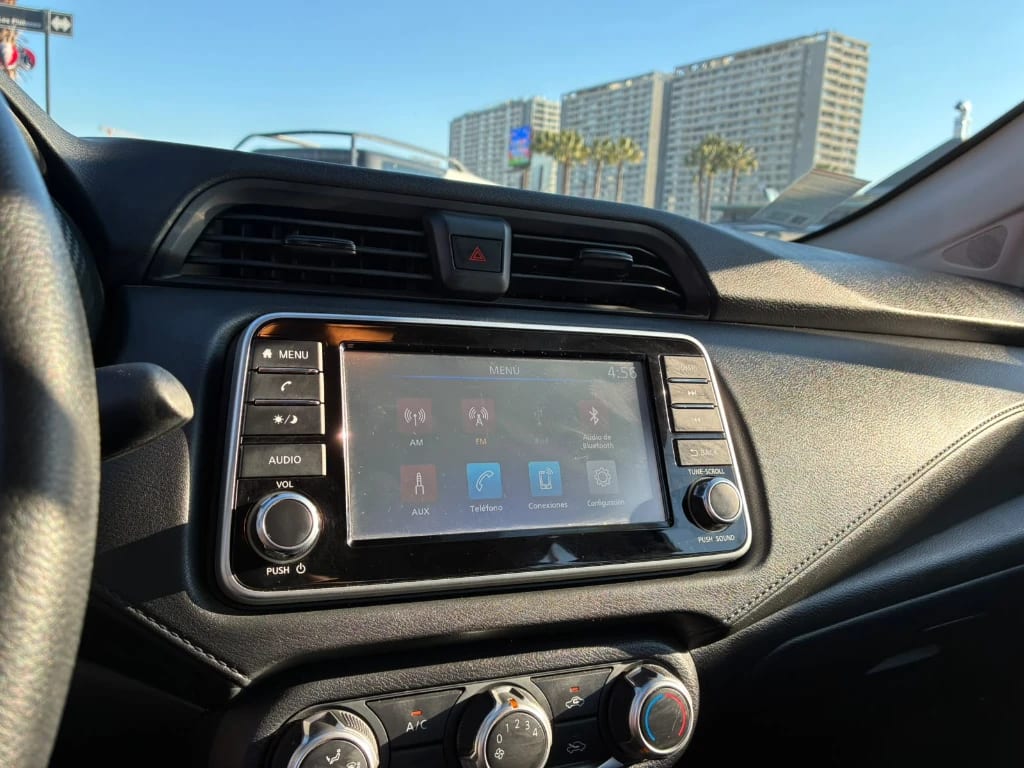 Nissan Versa 1.6 Sense 4x2 Mt 4p año 2025