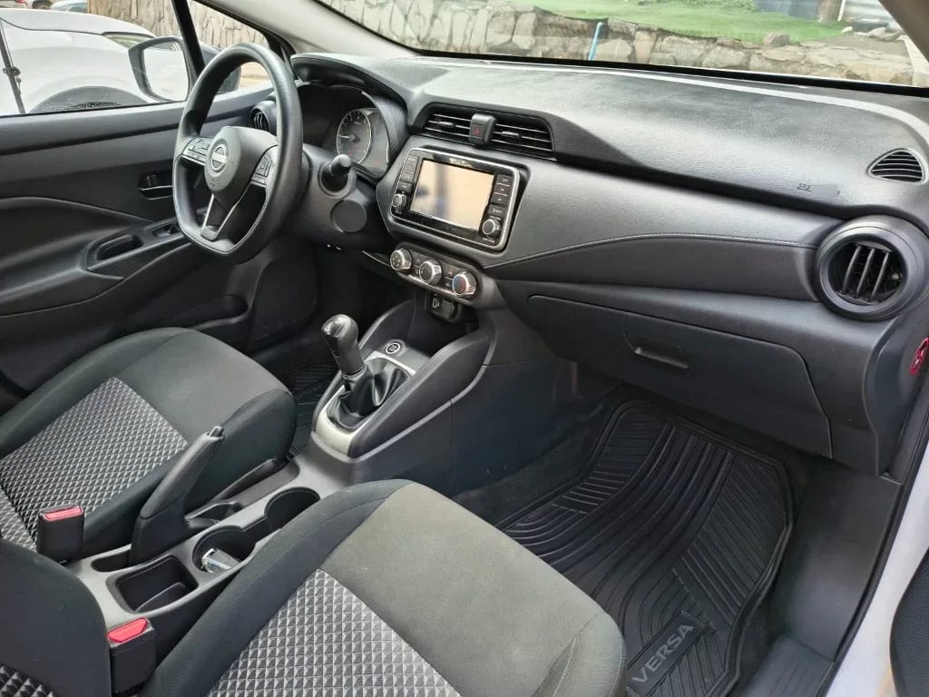 Nissan Versa 1.6 Sense 4x2 Mt 4p año 2025