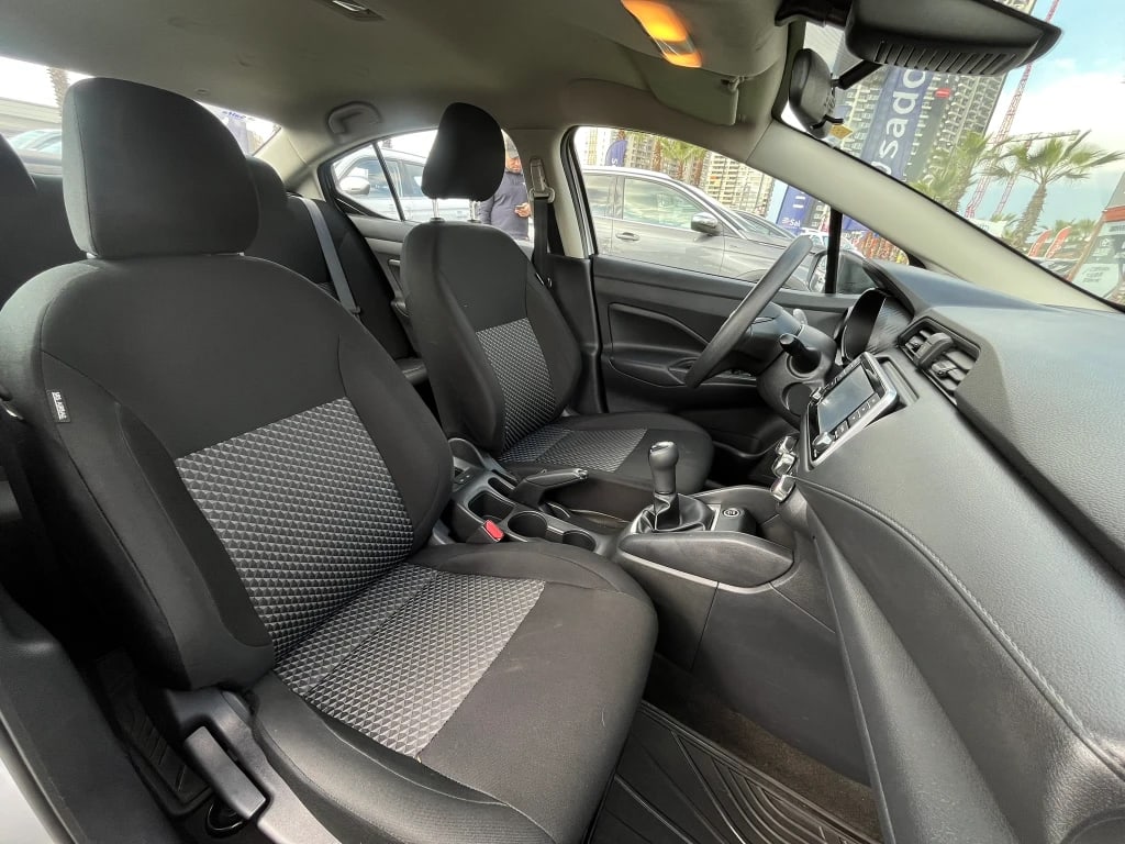 Nissan Versa 1.6 Sense 4x2 Mt 4p año 2025