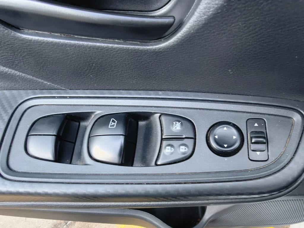 Nissan Versa 1.6 Sense 4x2 Mt 4p año 2025