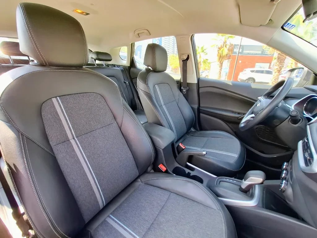 Chevrolet Tracker 1.2t Ltz R 4x2 At 5p año 2025