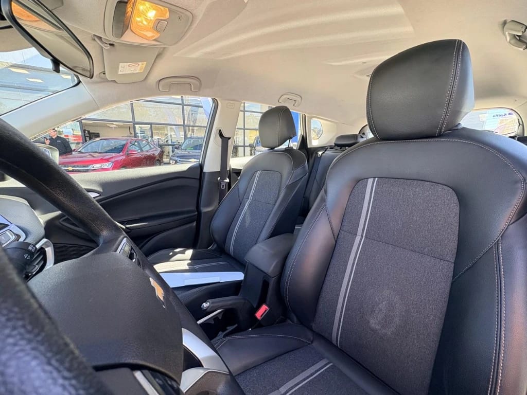 Chevrolet Tracker 1.2t Ltz R 4x2 At 5p año 2025
