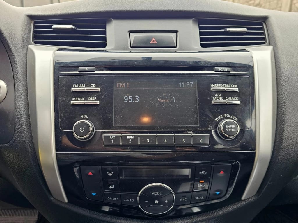 Nissan Np300 2.3 Le Diesel 4wd Dob.cab. At 4p año 2018