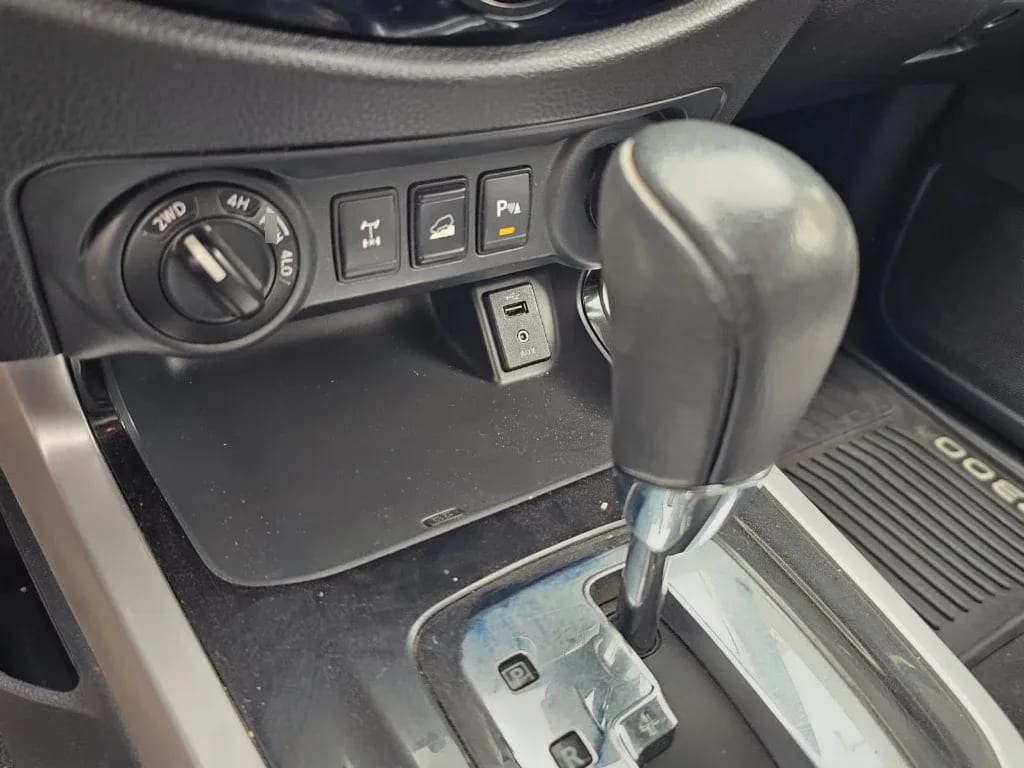 Nissan Np300 2.3 Le Diesel 4wd Dob.cab. At 4p año 2018