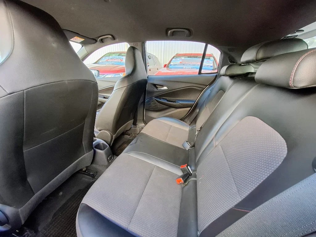 Chevrolet Onix 1.0t Rs R 4x2 Hb Mt 5p año 2024